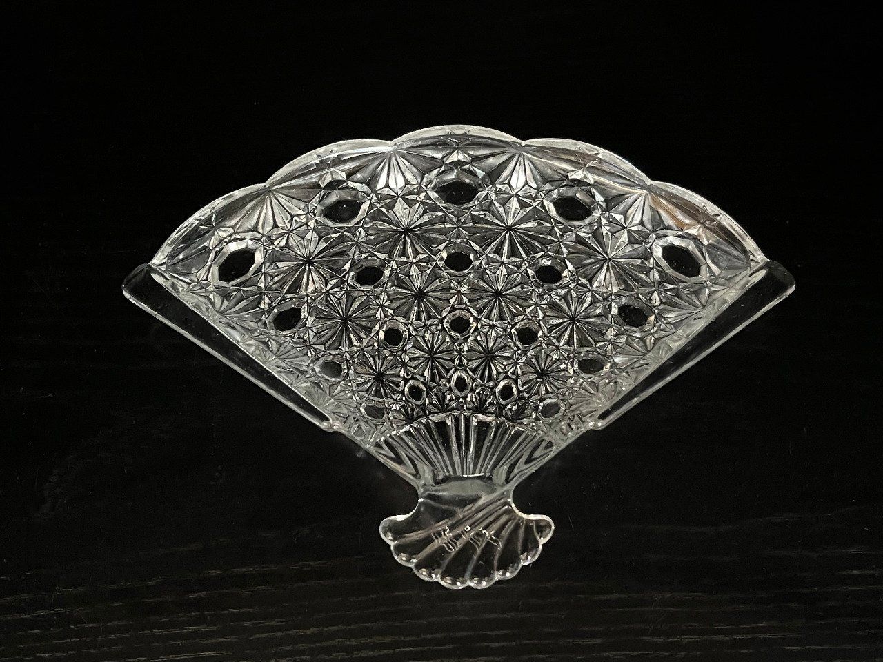 Ravier, vide poche en verre pressé en forme d'éventail, marque Avon, vintage