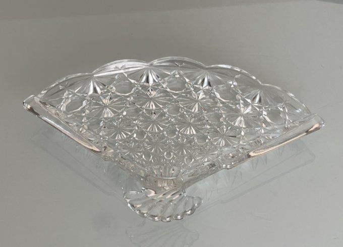Ravier, vide poche en verre pressé en forme d'éventail, marque Avon, vintage
