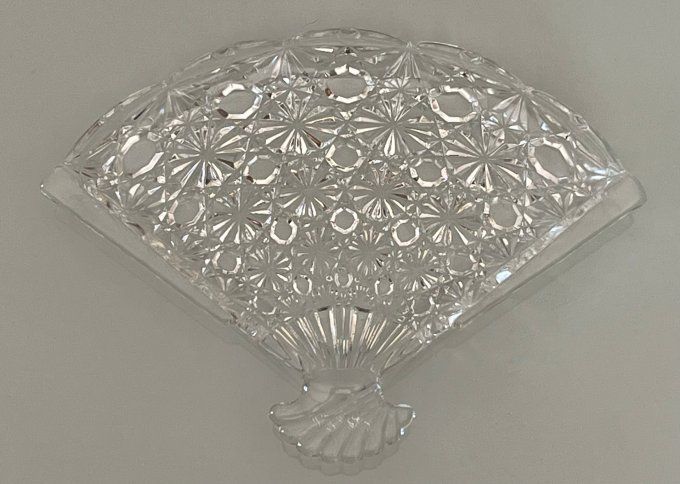 Ravier, vide poche en verre pressé en forme d'éventail, marque Avon, vintage