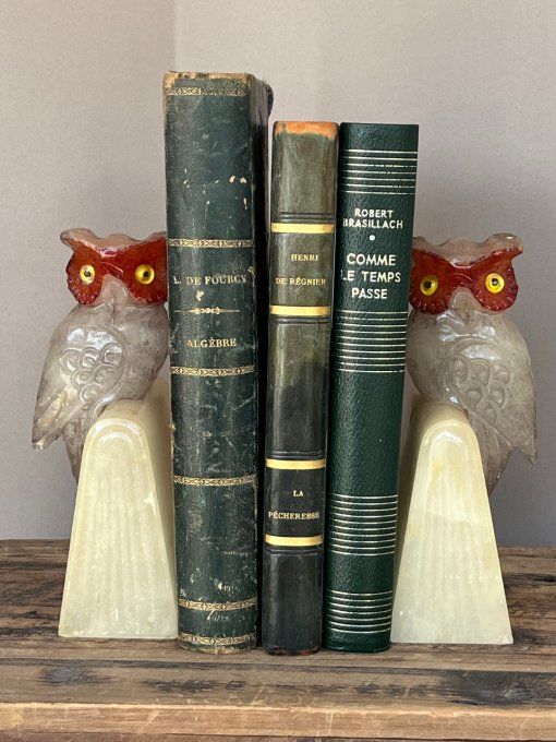 Ravissante Paire de serre-livres vintage hiboux en albâtre et yeux en verre Italie 70s.
