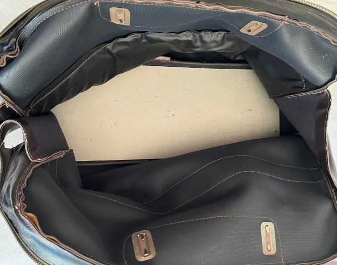 Sac de voyage vintage des années 70 en simili cuir bicolore