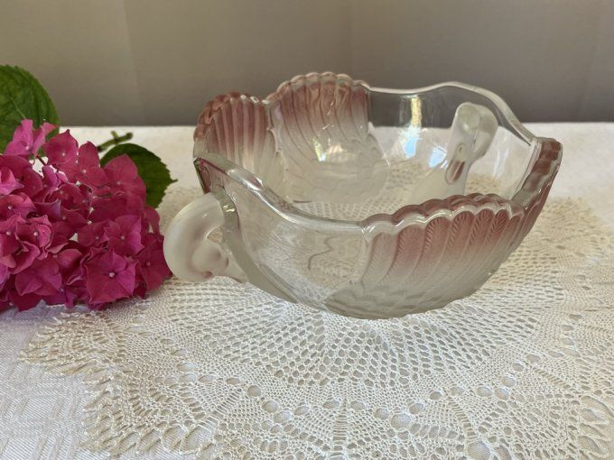 Saladier, coupe à fruits représentant des cygnes, cristal Walther Glass