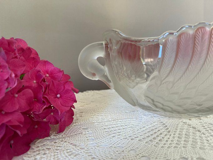 Saladier, coupe à fruits représentant des cygnes, cristal Walther Glass