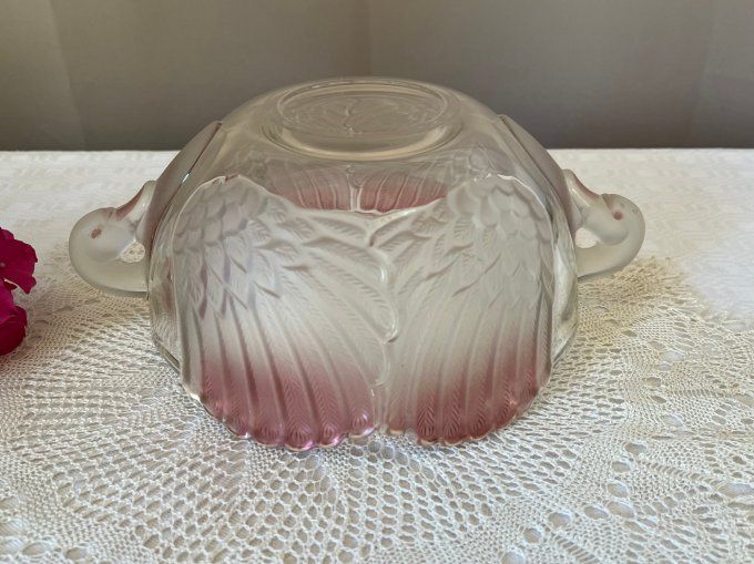 Saladier, coupe à fruits représentant des cygnes, cristal Walther Glass