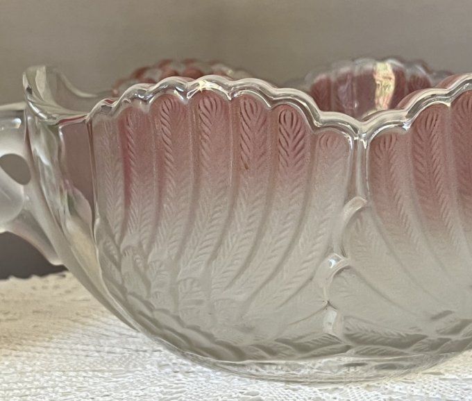 Saladier, coupe à fruits représentant des cygnes, cristal Walther Glass