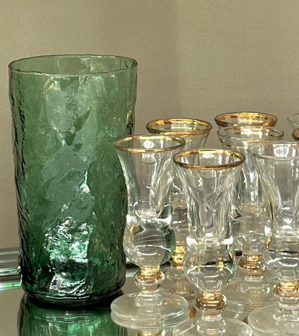 Série de 12 petits verres trompe-couillon anciens de bistrot en verre soufflé