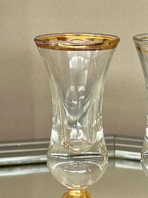 Série de 12 petits verres trompe-couillon anciens de bistrot en verre soufflé