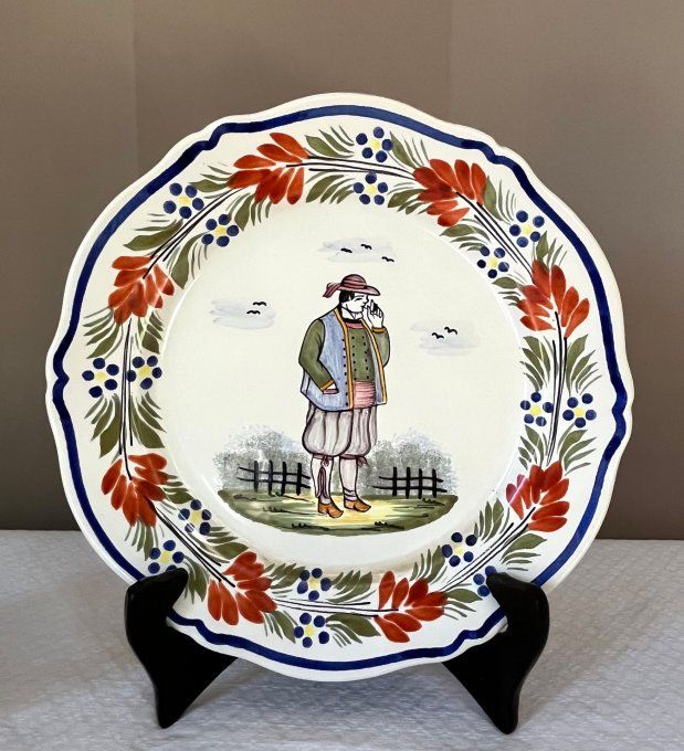 Série de 3 assiettes murales en faïence Henriot Quimper décorées à la main, vintage