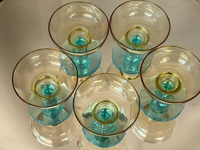 Série de 5 très beaux verres à liqueur du modèle Georges Sand,  bleu et ambre