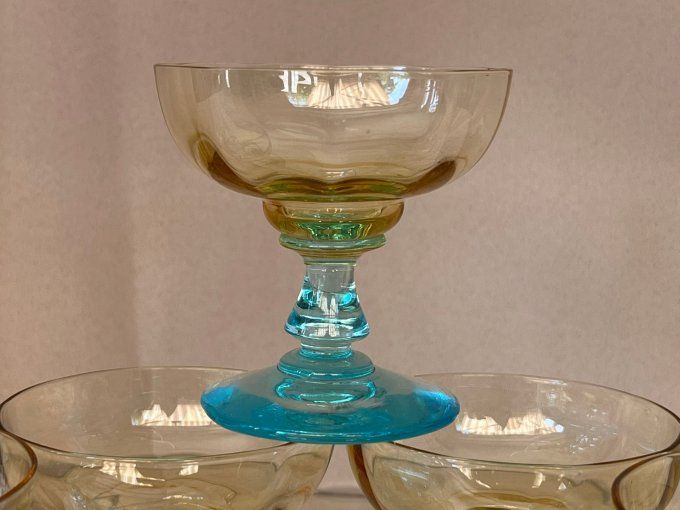 Série de 5 très beaux verres à liqueur du modèle Georges Sand,  bleu et ambre