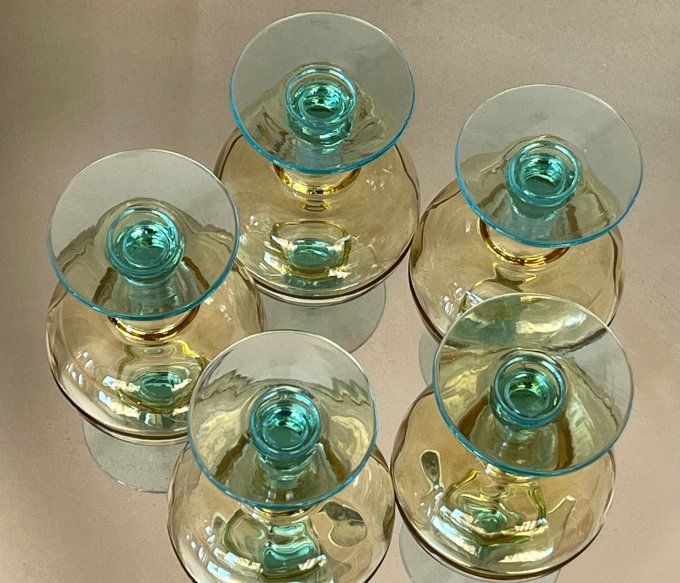 Série de 5 très beaux verres à liqueur du modèle Georges Sand,  bleu et ambre