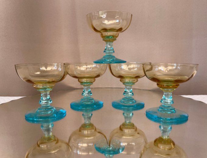 Série de 5 très beaux verres à liqueur du modèle Georges Sand,  bleu et ambre