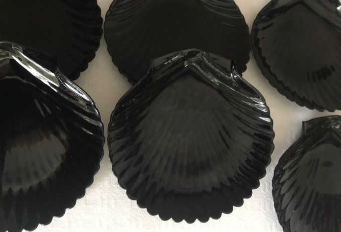 Série de 8 petites assiettes coquillage, Forme de coquille St Jacques, vintage