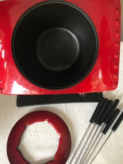 Service à fondue design en fonte émaillée, rouge, Marque Baumalu