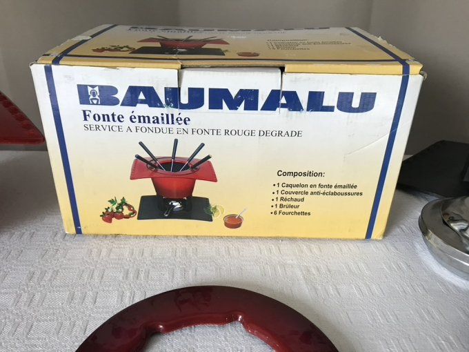 Service à fondue design en fonte émaillée, rouge, Marque Baumalu