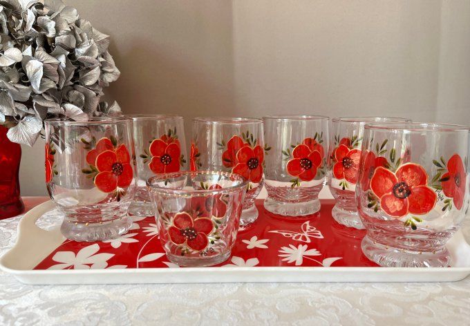 Service apéritif vintage 6 verres et 1 godet en verre peint main, motifs coquelicots, signés Vyvy