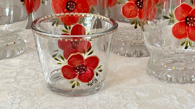 Service apéritif vintage 6 verres et 1 godet en verre peint main, motifs coquelicots, signés Vyvy