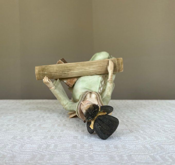 Statuette en céramique, geisha jouant d'un instrument de musique, vintage