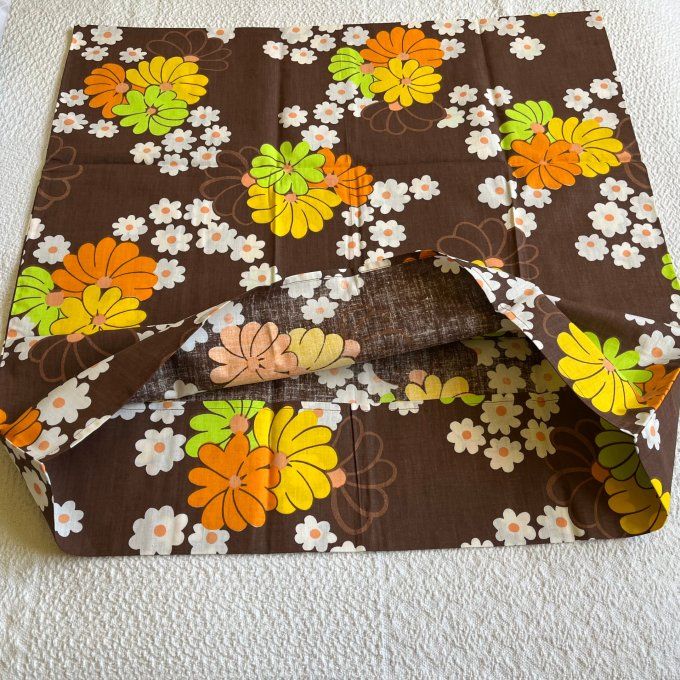 Taie d'oreiller vintage de la Marque Agalys, au motif Flower Power, typique des années 70 ! Neuve