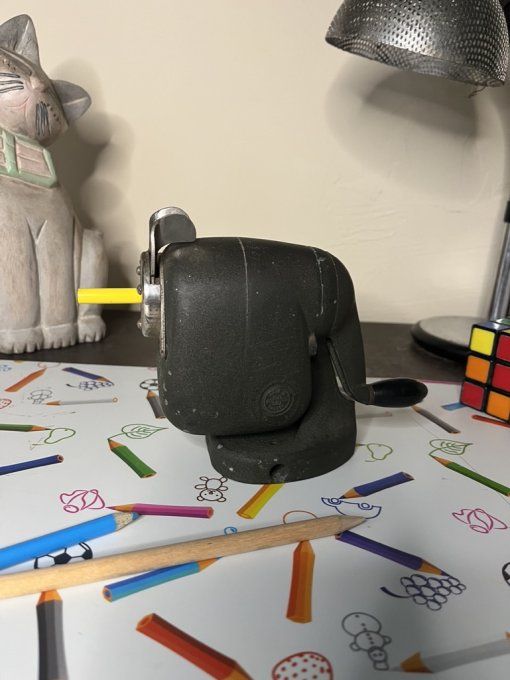 Taille-crayon au design industriel vintage – A.B. Cryptoteknik, Stockholm 30