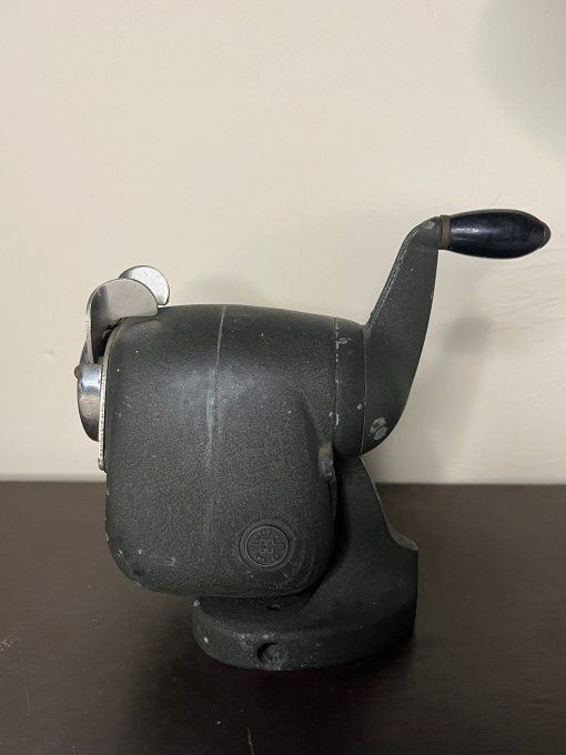 Taille-crayon au design industriel vintage – A.B. Cryptoteknik, Stockholm 30