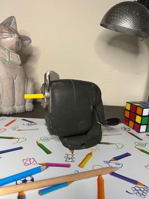 Taille-crayon au design industriel vintage – A.B. Cryptoteknik, Stockholm 30