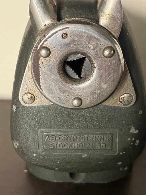 Taille-crayon au design industriel vintage – A.B. Cryptoteknik, Stockholm 30
