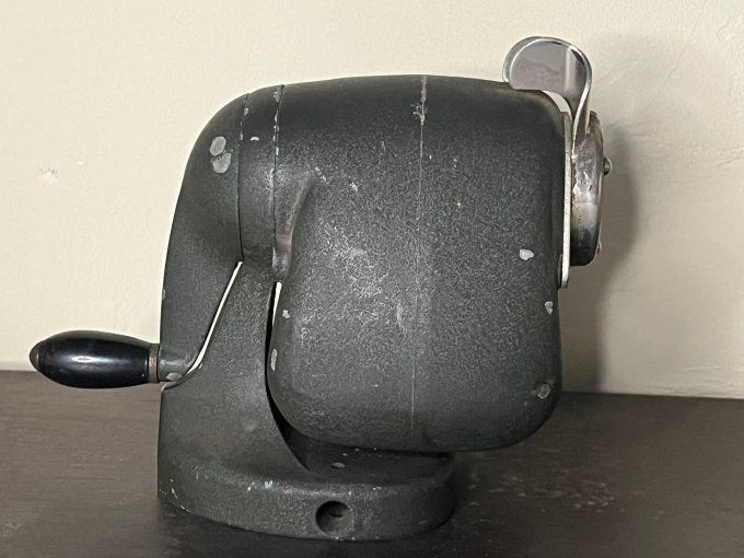 Taille-crayon au design industriel vintage – A.B. Cryptoteknik, Stockholm 30