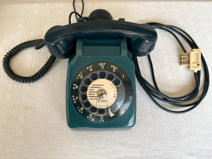 Telephone bleu vintage, Socotel S63 à cadran, PTT, année 1981