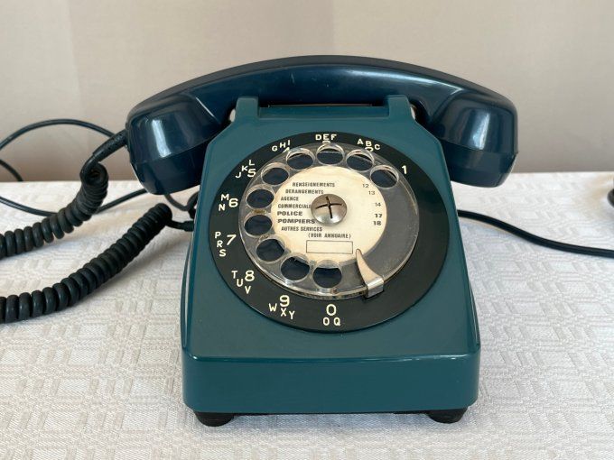 Telephone bleu vintage, Socotel S63 à cadran, PTT, année 1981