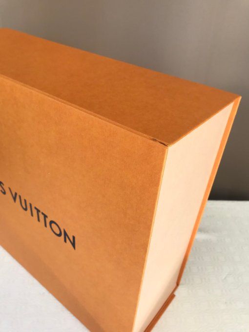 Très grande boite vide de marque Louis Vuitton + 1 boite Hermès