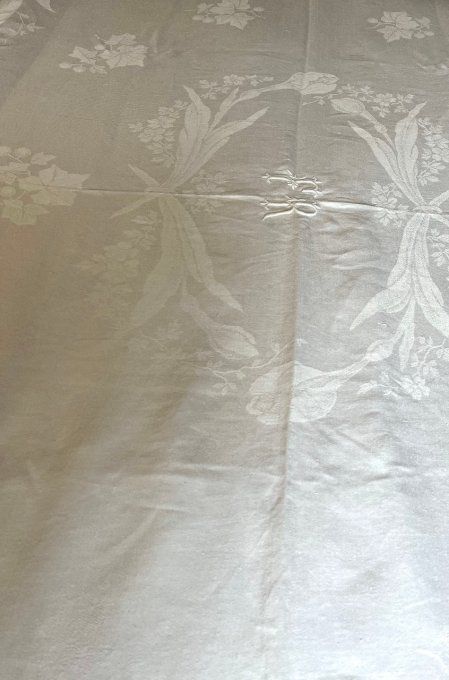 Très grande nappe et 12 serviettes assorties, tissu damassé, monogramme FR