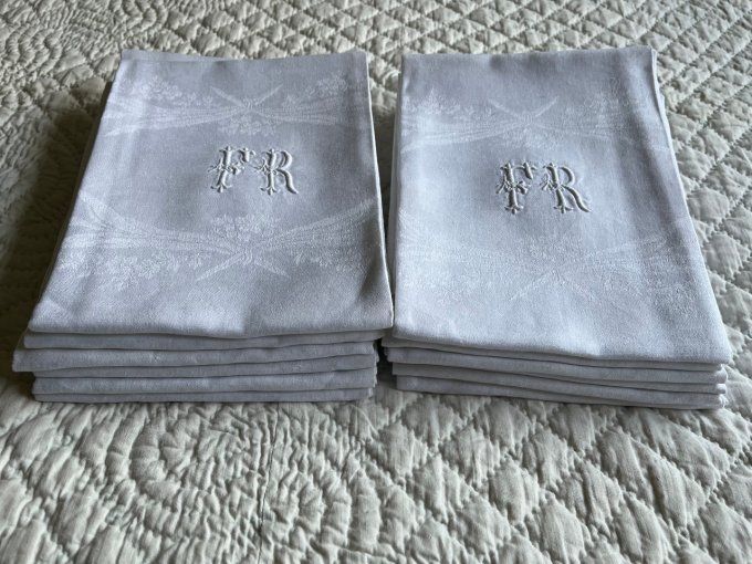 Très grande nappe et 12 serviettes assorties, tissu damassé, monogramme FR