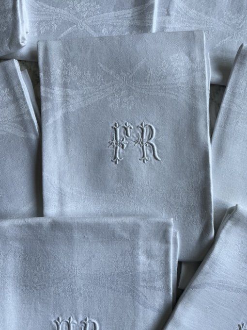 Très grande nappe et 12 serviettes, tissu damassé, monogramme FR