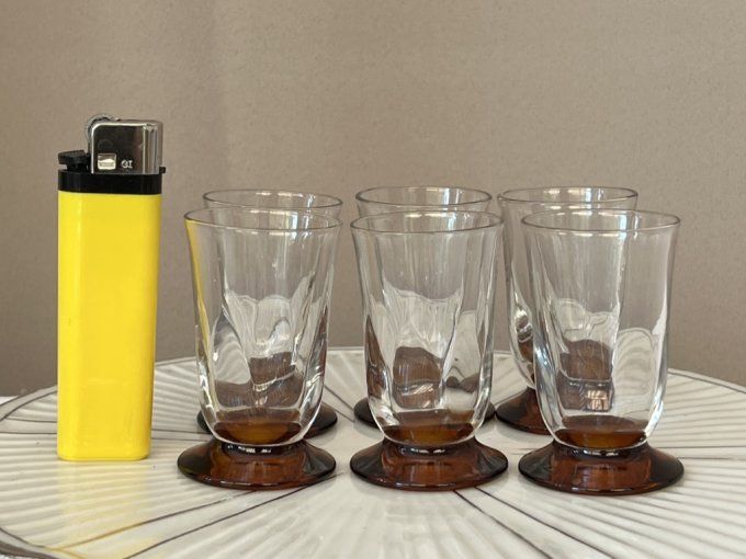Très joli lot de 6 petits verres à digestif / shooter, soufflés à la bouche