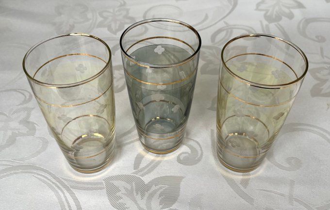 Trio de verres orangeade vintage teintés dans la masse à liserés dorés