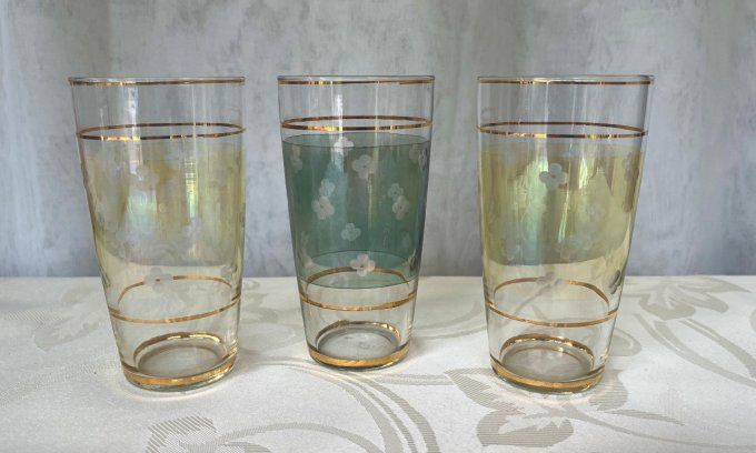 Trio de verres orangeade vintage teintés dans la masse à liserés dorés