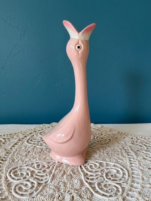 Vase / carafe décorative en céramique rose, oiseau stylisé, peint à la main