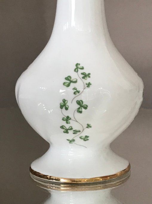Vase en porcelaine fine, Signé Royal Tara, Ireland, Décor trèfles