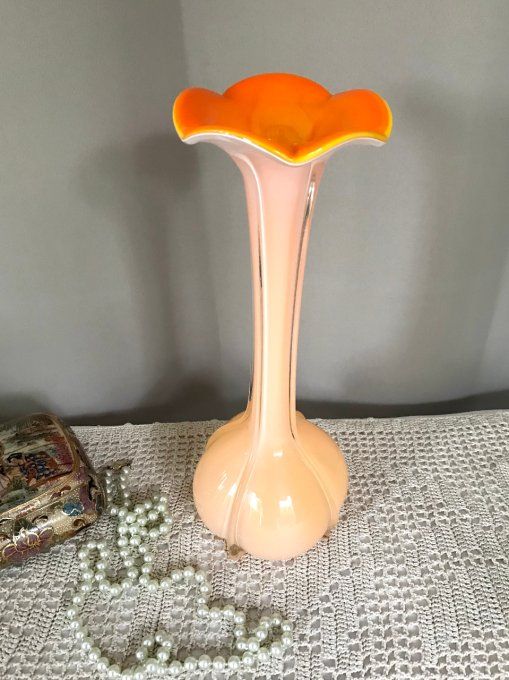 Vase en verre à corolle orange