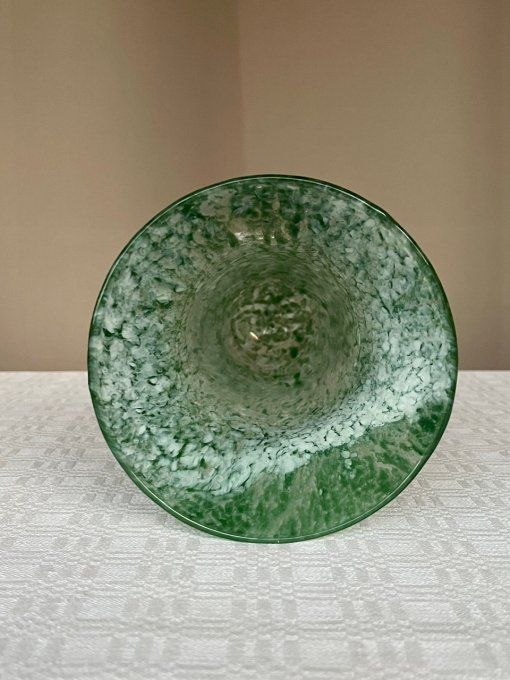 Vase en verre soufflé, vert et blanc