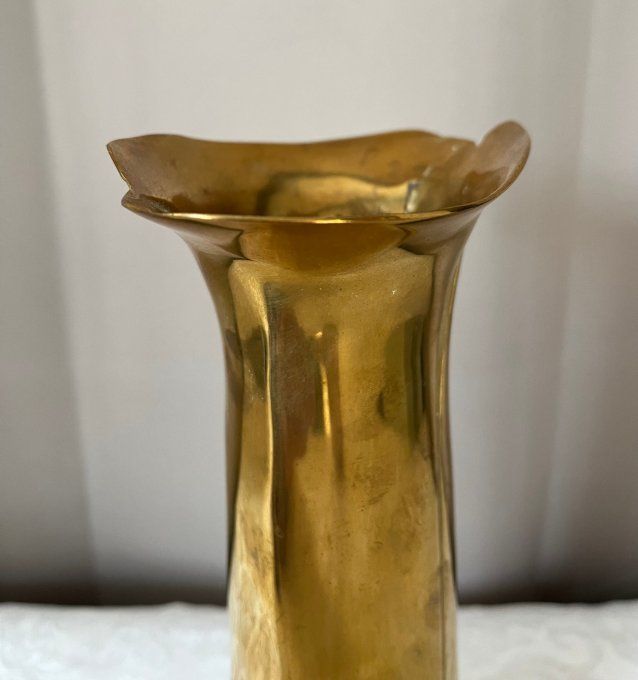 Vase tulipe Art nouveau en laiton massif à col corolle