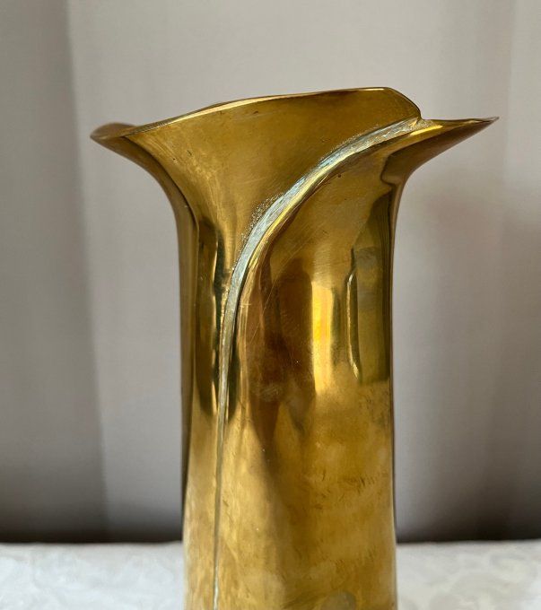 Vase tulipe Art nouveau en laiton massif à col corolle
