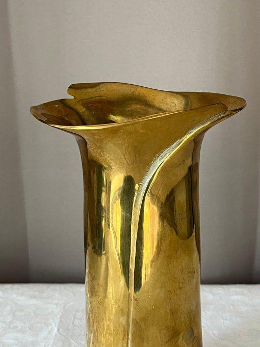 Vase tulipe Art nouveau en laiton massif à col corolle