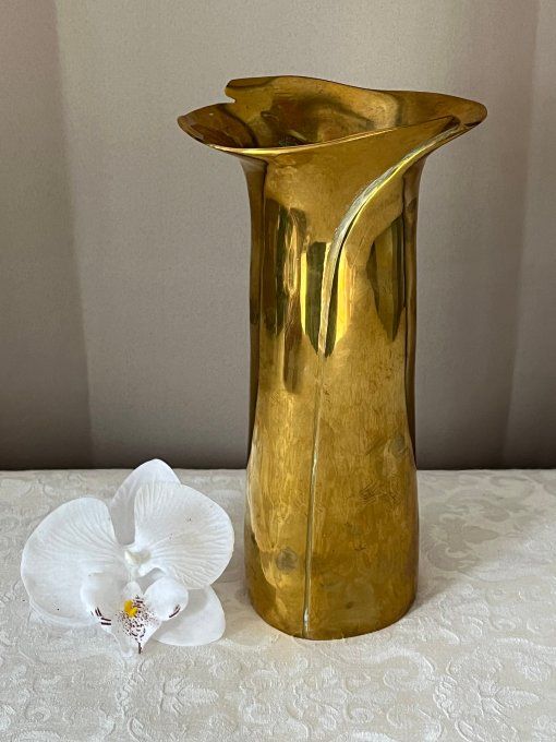 Vase tulipe Art nouveau en laiton massif à col corolle
