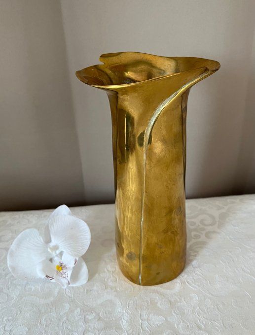 Vase tulipe Art nouveau en laiton massif à col corolle