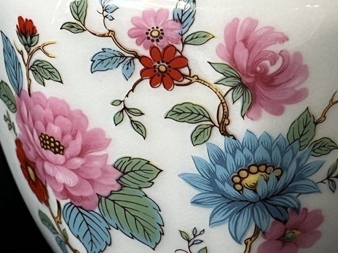 Vase vintage en porcelaine au décor floral, signé Johann Seltmann, Vohenstrauss, Bavière