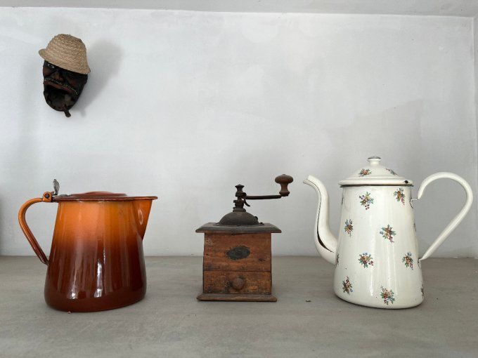 Verseuse, pot à lait en tôle émaillée, vintage