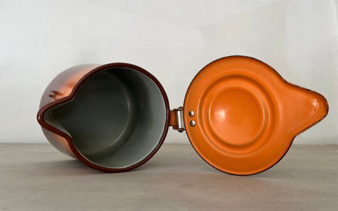 Verseuse, pot à lait en tôle émaillée, vintage