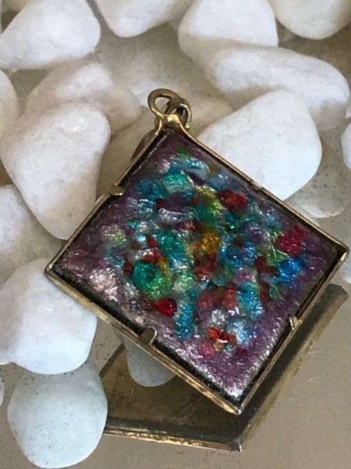 Broche et pendentif, multicouleurs